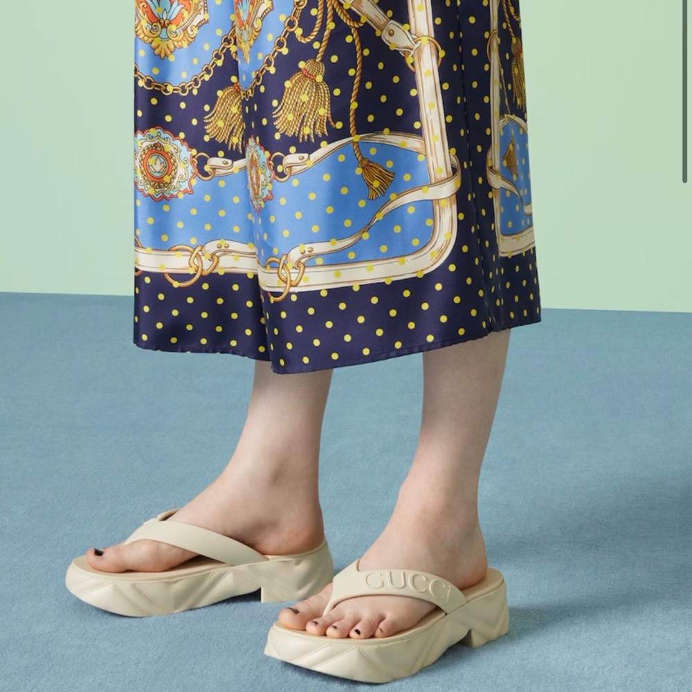 Gucci Cream Platform Thong Sandals with Embossed Logo
